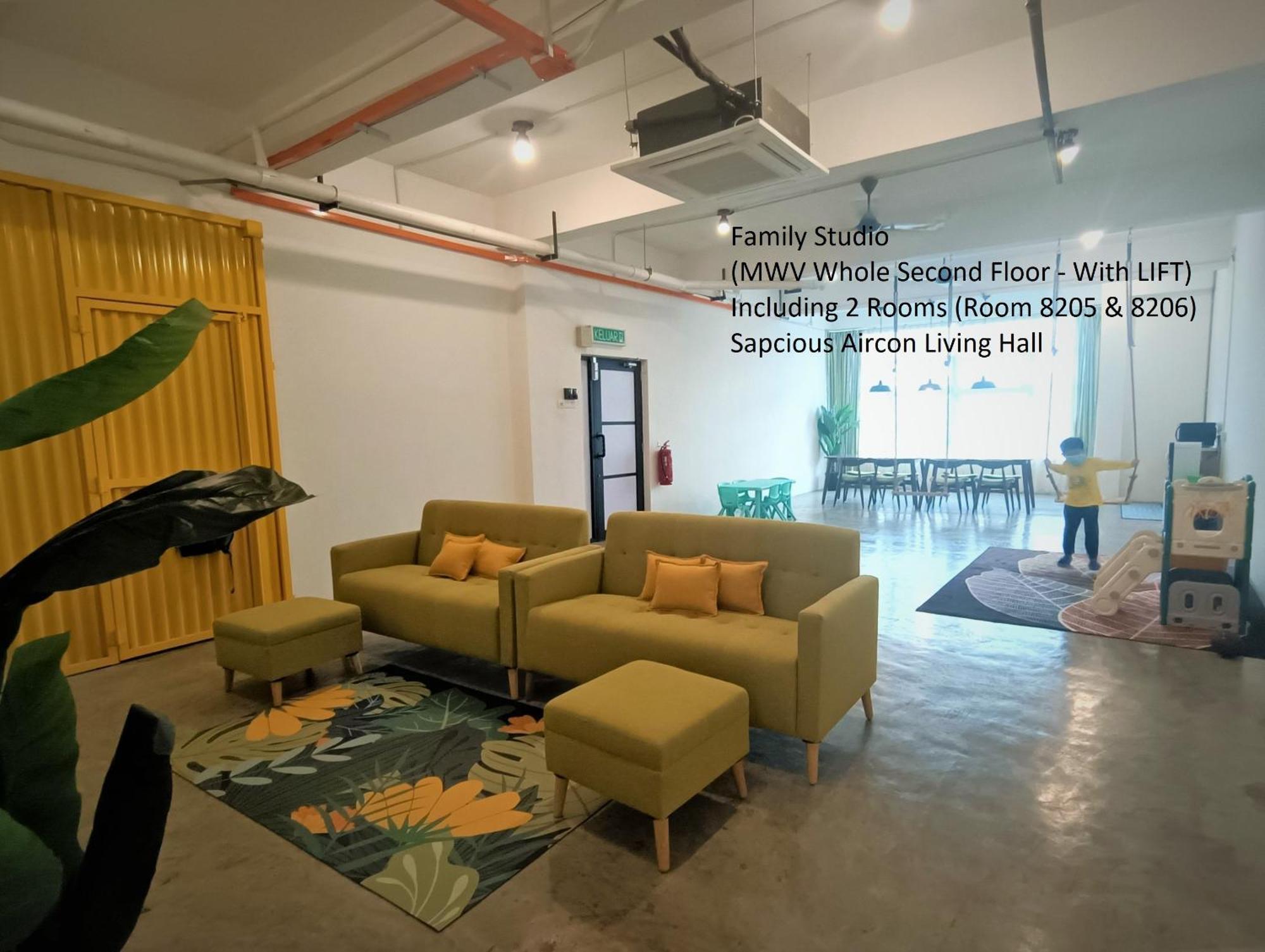 Mwv Family Suite Room Muar Exteriér fotografie